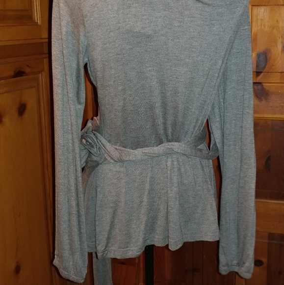 💛2/$20💛Interesting gray topwith ruffles and belt - Picture 6 of 7